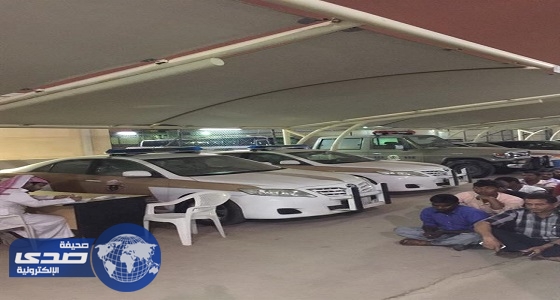 بالصور.. ضبط 28 وافدا يغسلون السيارات بطريقة مخالفة بالرياض