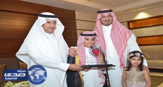 الأمير سعود بن عبدالله يدعم جمعية مودة بريع مبيعات دواوينه