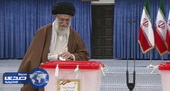 توافد الايرانيون على مكاتب الاقتراع و المرشد يصوت في بيته