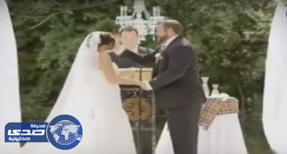 بالفيديو.. عريس يصفع عروسته على وجهها بحفل الزفاف