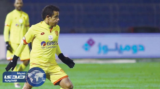 إيلتون يهنىء الأمة الإسلامية بحلول شهر رمضان