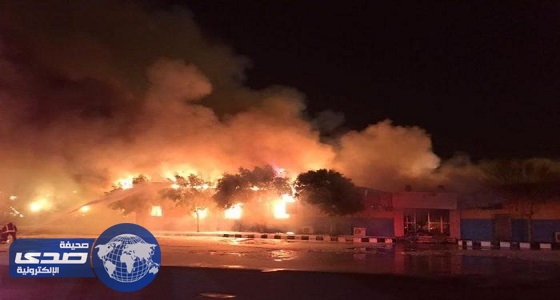 فرق مختصة تسيطر على حريق شب بميناء الملك فهد الصناعي بينبع
