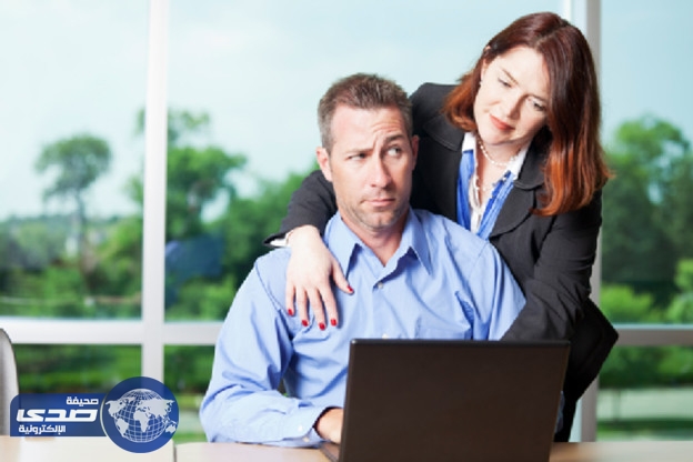 رجال يتعرضون للتحرش والعنف الجسدي في هذا البلد العربي