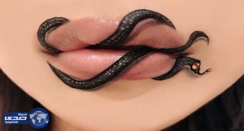 بالفيديو .. أفعى مُتحركة على شفتي فتاة تُثير جدلاً على مواقع التواصل الأجتماعي