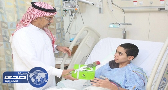 «غزال» يعايد المرضى في مستشفى الأمير محمد بن عبدالعزيز
