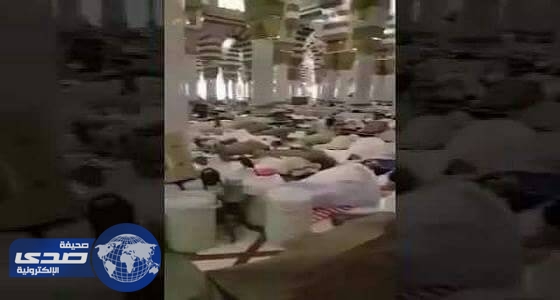بالفيديو.. مواطن يوثق مشهد المعتكفين داخل المسجد النبوي