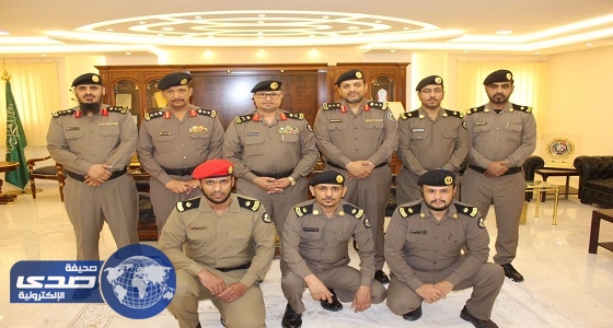 مدير شرطة الباحة يقلد عددًا من الضباط رتبهم الجديدة