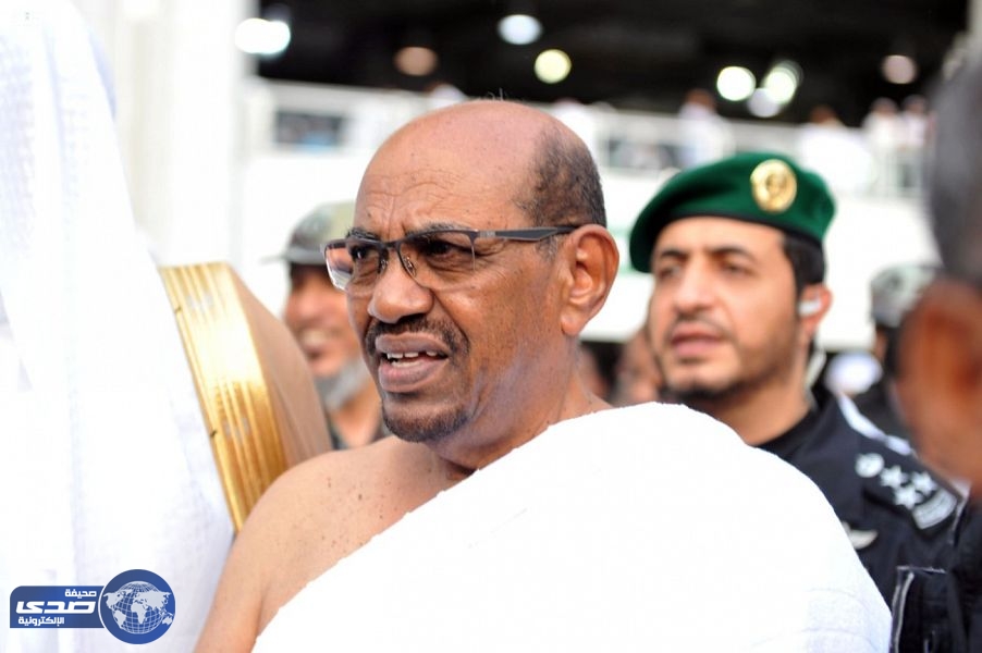 رئيس جمهورية السودان يؤدي مناسك العمرة