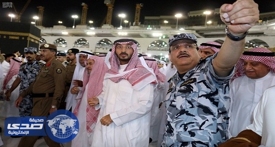 بالصور.. نائب أمير مكة يتفقد العمل داخل أروقة المسجد الحرام