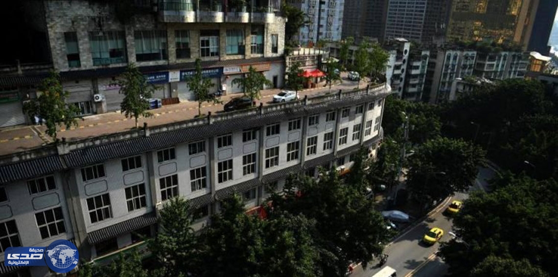 بالفيديو والصور.. طريق عام للسيارات على سطح مبنى في الصين