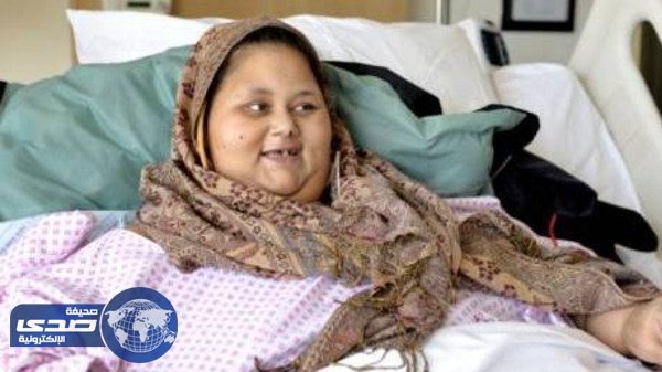 إيمان المصرية صاحبة النصف طن تتمكن من تناول الطعام بمفردها