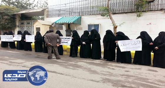 أمهات مختطفين يمنيين ينددن بتجويع أبنائهن في سجون الحوثيين