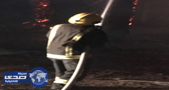 بالصور.. مدني خميس مشيط يسيطر على حريق في مزرعة مهجورة بالمثناة