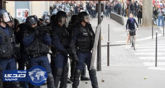 سيارة تنفذ اعتداءً على حاجز أحد مساجد باريس