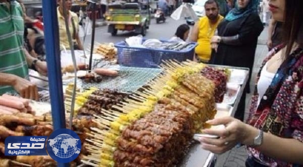إقامة سوق لبائعي أطعمة الشارع في بانكوك