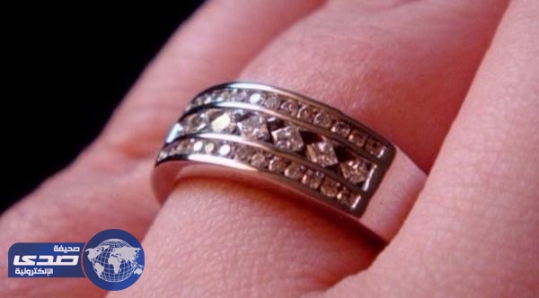 بريطانية تشتري خاتماً للزينة بـ10 جنيهات استرليني وباعته بـ650 ألفاً