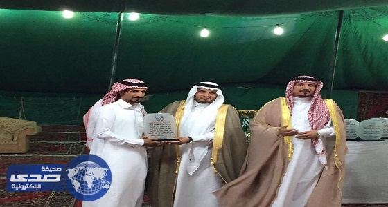 بالصور.. قبيلة القراويش تكرم أبناءها المشاركين في الحد الجنوبي