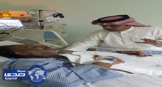 بالصور.. المطيري يزور أحد أفراد مركز المجمعة بمستشفى الأمير سلطان للقلب ببريدة
