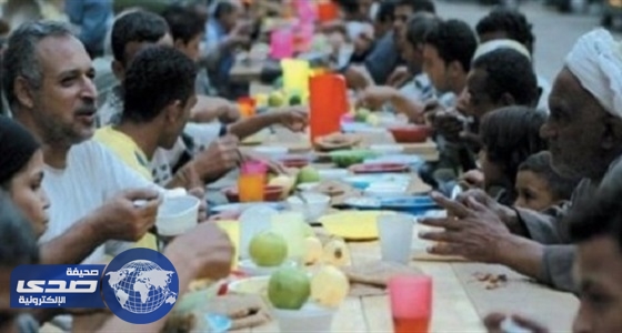 سلطان يبتكر فكرة مائدة الرحمن وتصبح عادته طوال رمضان