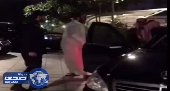 بالفيديو.. بندر بن سلطان يبايع ولي العهد فور خروجه من المستشفى