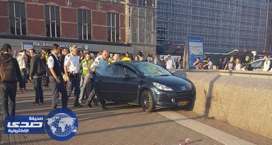 بالصور.. إصابة 5 أشخاص في حادث دهس بأمستردام