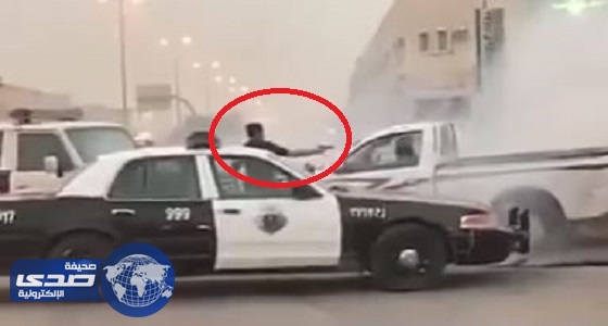 بالفيديو.. إيقاف مخالف بالقوة الجبرية في الرياض