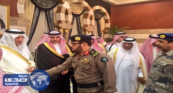 بالصور.. أمير مكة يستقبل المهنئين بعيد الفطر في منزله