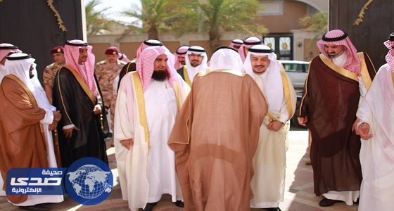 أمير الرياض يعايد الشيخ عبد العزيز الحميد