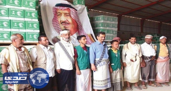 المملكة توزع 30 ألف سلة غذائية على السوريين واللبنانيين