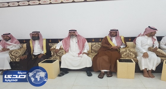 رئيس مركز ابوعشره يتلقى البيعه نيابه عن ولي العهد