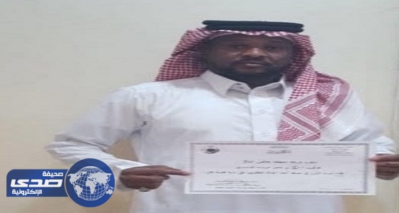 شرطة الرياض تكرم مواطنًا لتعاونه البناء