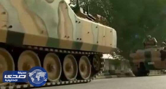 الاعلام القطري يبث صور لدبابات تركية تنتشر في شوارع الدوحة