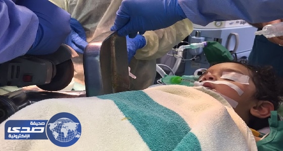 بالصور.. مدني الرياض ينقذ يد طفلة من البتر