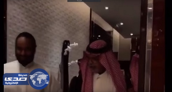 بالفيديو.. الأمير بندر بن سلطان يبايع ولي العهد فور خروجه من المستشفى