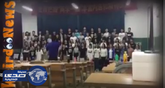 بالفيديو.. انهيار مسرح بفريق غنائي في الصين