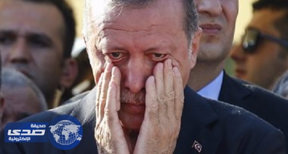 الرئيس التركي يفقد الوعي أثناء أداء صلاة العيد