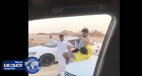 بالفيديو.. مواطن يوثق مشاجرة في نهار رمضان والمتشاجرين يلومونه