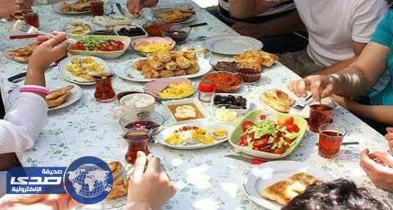 «عادات صحية» تجنبك الشعور بالتخمة والجوع في رمضان