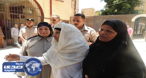 بالصور.. قصة الإفراج عن «فتحية» أكبر معمرة تبلغ 103 أعوام بالسجون المصرية