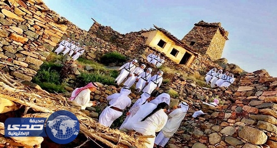 بالفيديو والصور.. العرضة الشعبية تتوج احتفالات العيد بمحافظة ميسان