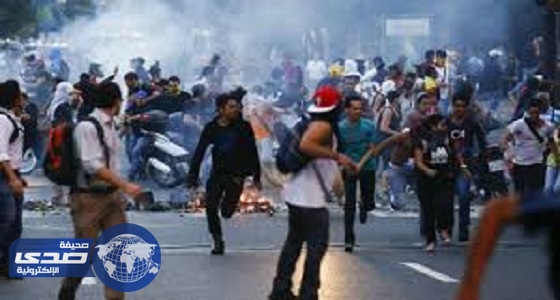 اشتباكات في العاصمة الفنزويلية تصيب 100 شخص