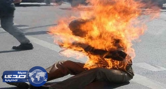 شاب يشعل النار في نفسه وسط العاصمة الليبية