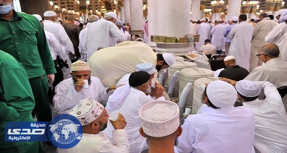 بالصور.. نقل 300 طن يوميا من مياه زمزم للمسجد النبوي في رمضان