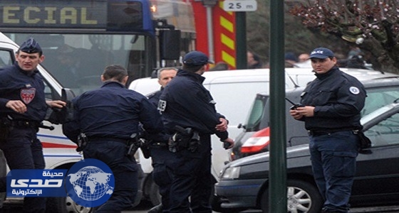 سيارة تصدم جنود فرنسيين في ضاحيه بباريس