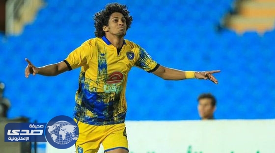 نجم التعاون على أبواب الأهلي