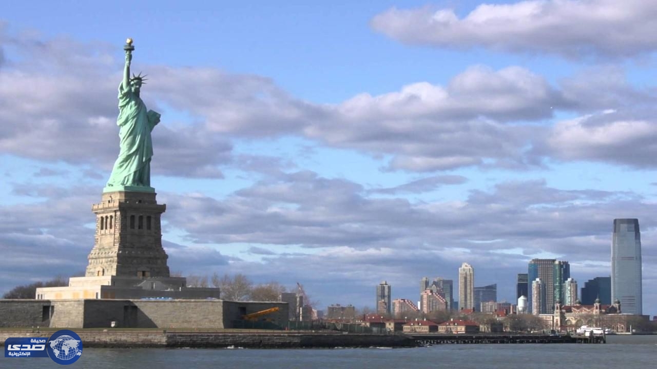 ملياردير روسي يحجب رؤية تمثال الحرية يُثير غضب السياح