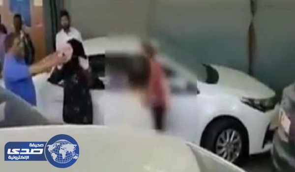 بالفيديو .. غلق سوق تٌجاري في البحرين بسبب خلاف بين سيدتين ورجل