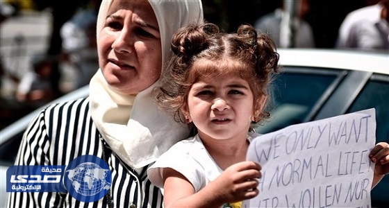 لاجئون يتظاهرون أمام السفارة الألمانية في اليونان للمطالبة بلم شمل أسرهم