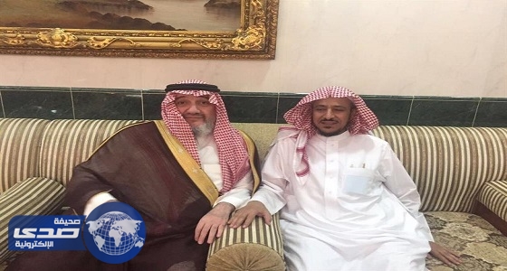 بالصور.. خالد بن طلال يزور الشيخ البريك بمناسبة خروجه من السجن