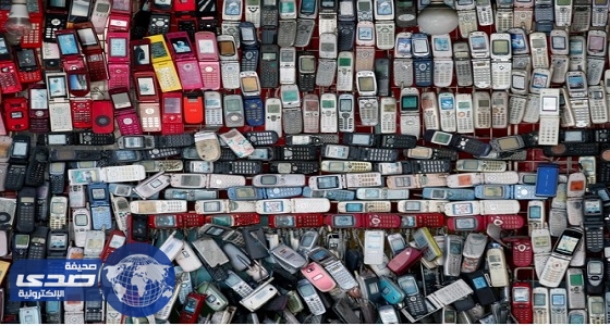 ياباني يجمع الهواتف القديمة لمدة عشرين عامًا ليقيم معرضًا